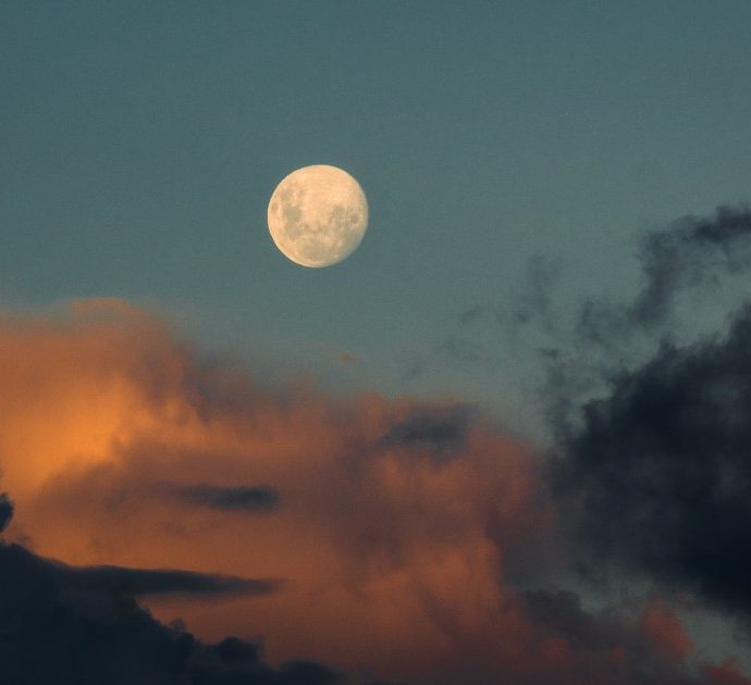 Il 3 luglio arriva la prima Superluna del 2023: è la Luna del Cervo e “porterà scompiglio e cambiamento”