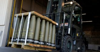 Copertina di Armi, la “cupola” industrial-militare che pilota la Commissione Ue