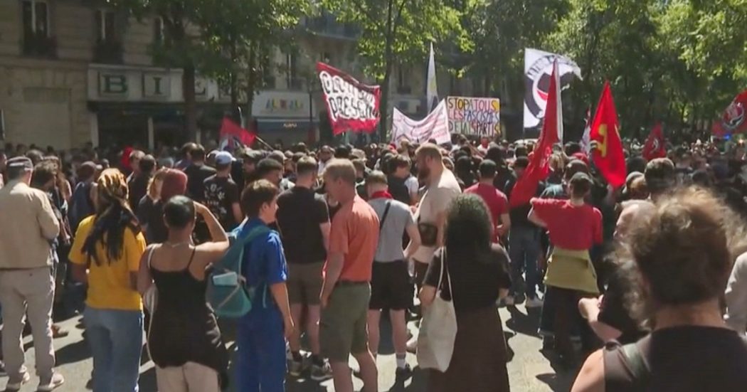 Parigi, centinaia in piazza per il decimo anniversario della morte dell’attivista antifascista Clement Meric