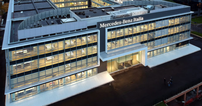 Mercedes-Benz, la filiale italiana festeggia cinquant’anni di storia nel nostro Paese
