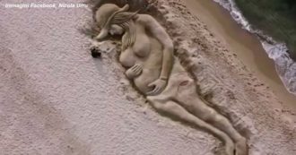 Copertina di Giulia Tramontano, una scultura di sabbia sulla spiaggia di Platamona: l’omaggio per la 29enne incinta uccisa dal fidanzato – Video