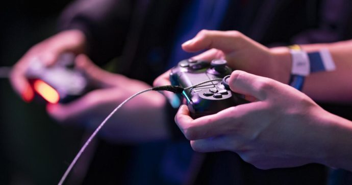 Zona Warpa: altro che smanettoni, i videogame sono strumenti politici