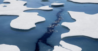 Copertina di Crisi climatica, il Circolo Polare Artico potrebbe restare senza ghiaccio marino entro l’estate del 2030 – Lo studio