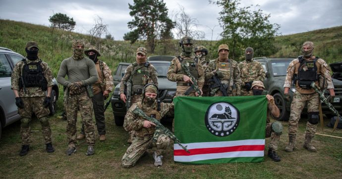 Dai partigiani russi ai ceceni: quali sono (e che ruolo hanno) i battaglioni stranieri al fianco delle truppe di Kiev