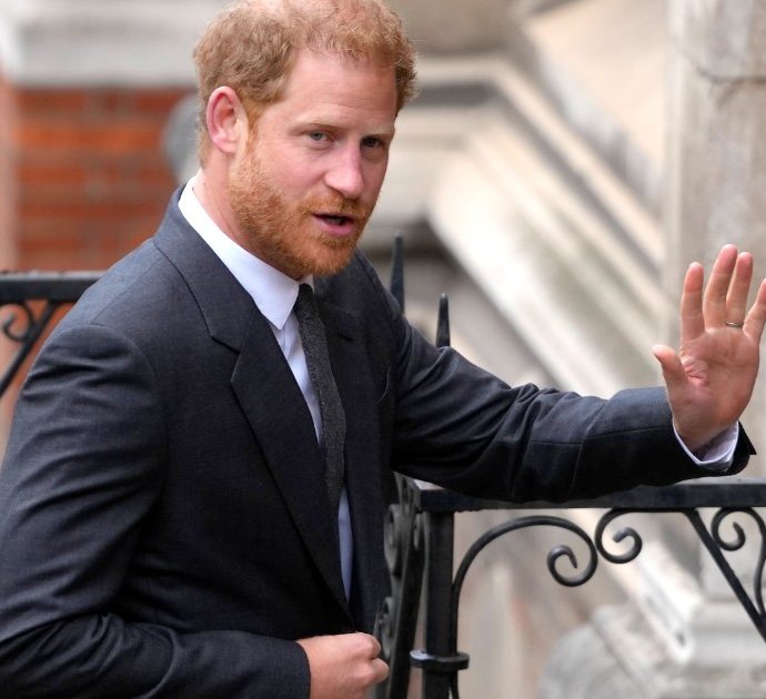 Il principe Harry è atteso all’Alta Corte di Londra ma non si presenta: “Ha fatto tardi per festeggiare il compleanno della figlia”