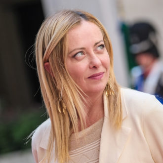 Copertina di Il Pnrr di Meloni, un regalo a Confindustria e colossi di Stato: il Fatto di domani 8 giugno