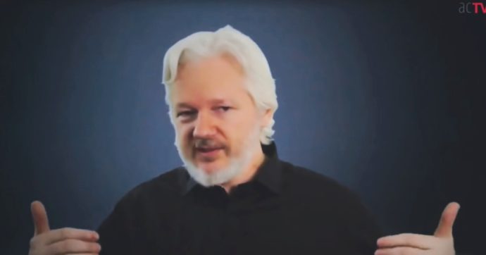 Copertina di Assange&Wikileaks, Maurizi racconta il “Potere segreto”