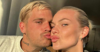 Copertina di “Abbiamo deciso di dormire in letti separati. Ci destreggiamo tra casa e bambini e se c’è tempo di notte ci facciamo un massaggio…”: la storia dell’influencer Chloe Szepanowki