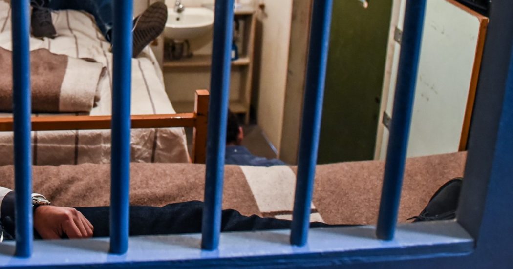 Scavano un buco dietro l’armadio, tentativo di fuga sventato al carcere minorile di Bologna