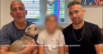 Copertina di Usò la foto di due papà per una campagna contro la gestazione per altri: condannato Fratelli d’Italia

