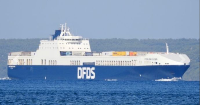 Copertina di Il ministro Crosetto: “Le forze speciali italiane hanno liberato al largo di Napoli una nave turca sequestrata da 15 clandestini armati”
