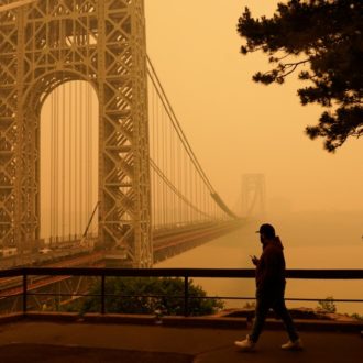 Copertina di New York, il cielo giallo e l’era dei grandi incendi