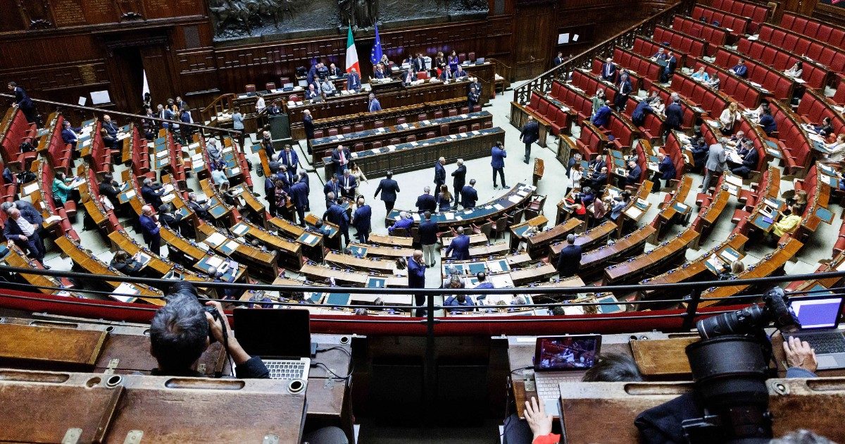 Gli sponsor dei politici tra lobby e interessi comuni. Federfarma finanzia ex ministri della Salute, gli edili chi ricostruisce. Boom di Urso