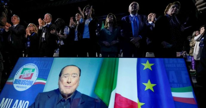 Copertina di Ricovero bis di Berlusconi: in Fi si organizza il fuggi fuggi