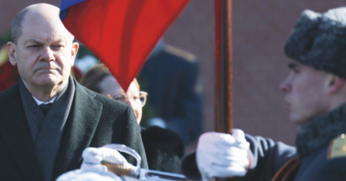 Scholz: “Putin, ritira le truppe e parliamoci” Usa e Cina si rivedono