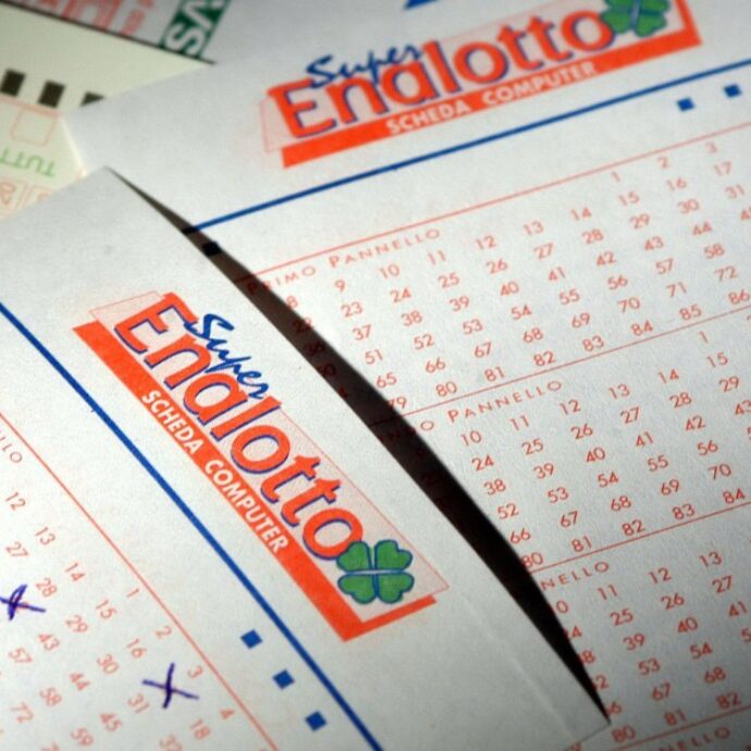 Vince oltre un milione di euro al Superenalotto con il “5 Stella” e telefona in lacrime al tabaccaio. Ma resta ancora anonima l’identità del fortunato