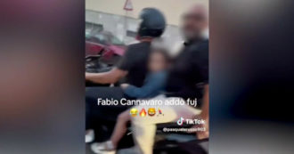 Copertina di “Fabio Cannavaro in scooter con due persone senza casco, tra cui una bambina”: polemiche sull’ex campione – Video