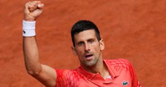 Copertina di Djokovic fa poker a Parigi: il Roland Garros è suo, torna numero 1, supera Nadal nei Major conquistati e tiene vivo il sogno Grande Slam