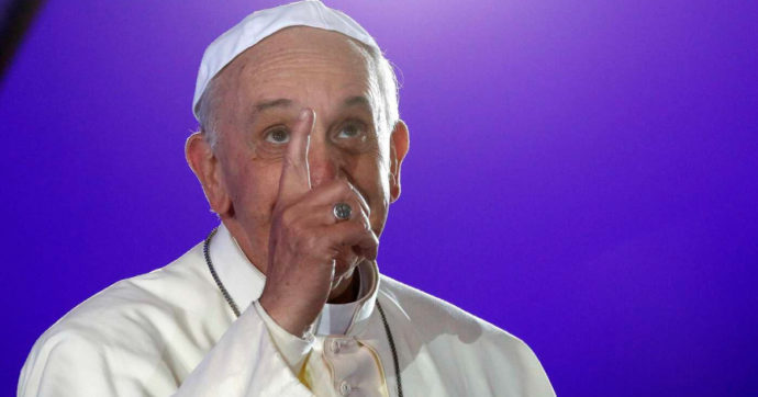 Migliorano le condizioni di salute di Papa Francesco che ribadisce: “Non stanchiamoci di dire no alla guerra”