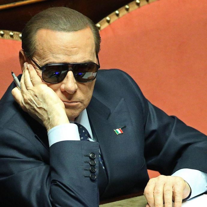 Silvio “il giorno dopo ti abbiamo celebrato facendo tanti giochi, i tuoi preferiti… Abbiamo urlato tutta la notte”: Berlusconi ricordato nel necrologio di Luca Guadagnino