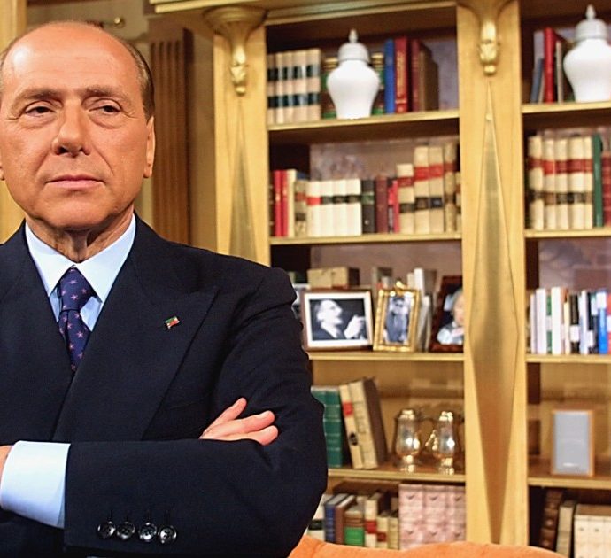 “Meno male che Silvio c’è” primo in classifica su Spotify: l’inno di Berlusconi è il brano più ascoltato in Italia