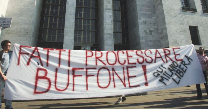 Lo Stato avanspettacolo di Berlusconi che tentava di comprare tutti