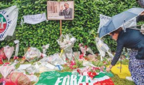 Copertina di Funerali di Silvio Berlusconi, come seguirli in tv: dallo speciale Tg5 (senza interruzioni pubblicitarie) alle altre reti