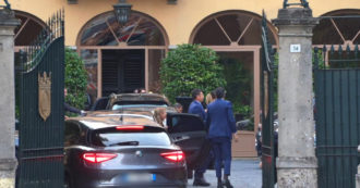 Copertina di Berlusconi, Meloni accolta a Villa San Martino da Pier Silvio: ci sono anche Salvini e La Russa – Video