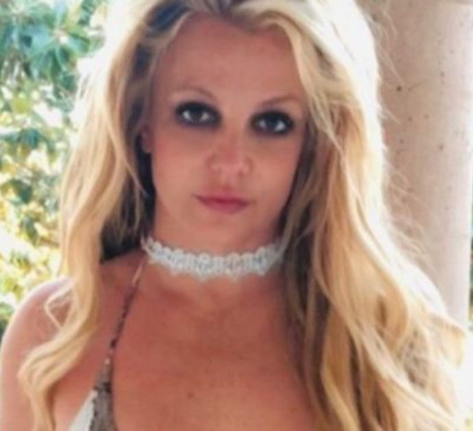 Britney Spears, l’ex marito tuona: “E’ sotto metanfetamine”. Lei replica: “Parlano alle mie spalle. Perché sono caduti tutti così in basso?”