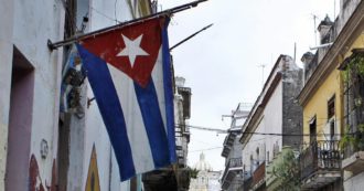 Copertina di Cuba è in blackout totale da più di 24 ore: il sistema elettrico è collassato e L’Avana è allagata. In aumento i casi dengue, sono 17mila