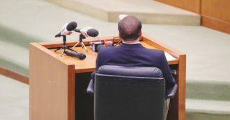 Copertina di Avvocati all’attacco: “B. perseguitato”. I pm: “Usano i morti per fare guerra”