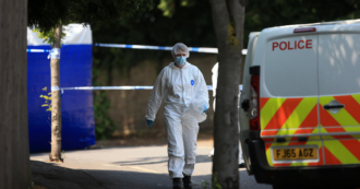 Copertina di Attacco multiplo a Nottingham: “Tre persone uccise a coltellate, altre travolte da un van”. Indaga anche l’antiterrorismo