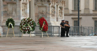 Copertina di Transenne, maxi schermi, forze dell’ordine e la bonifica di piazza Duomo: tutto pronto per i funerali di Stato per Berlusconi