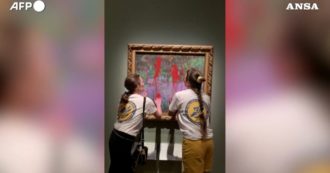 Copertina di Vernice rossa sul vetro protettivo di un Monet: l’azione di due attiviste climatiche a Stoccolma. Arrestate – Video