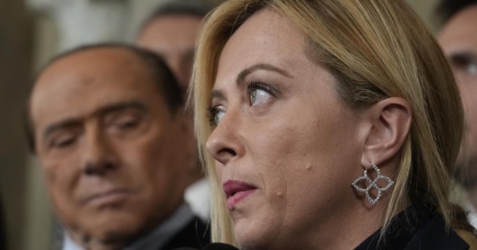 “Berlusconi? Quanti stereotipi: lo giudicherà la storia, non la cronaca”: il ricordo di Meloni in una lettera al “Corriere della Sera”