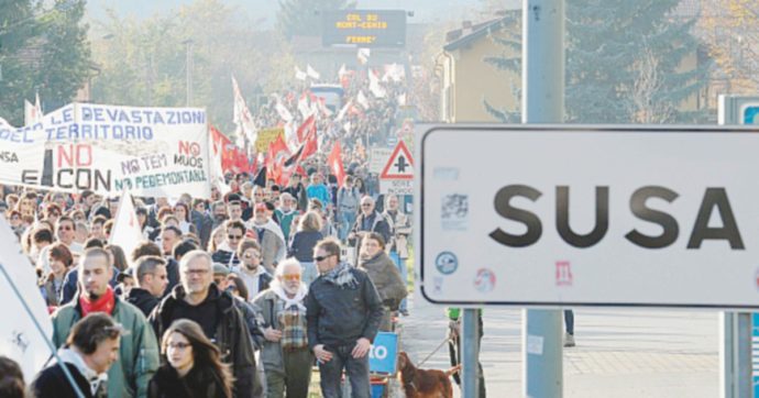 Copertina di “La valle che non si arrende”: il doc No-Tav stasera a Venaus