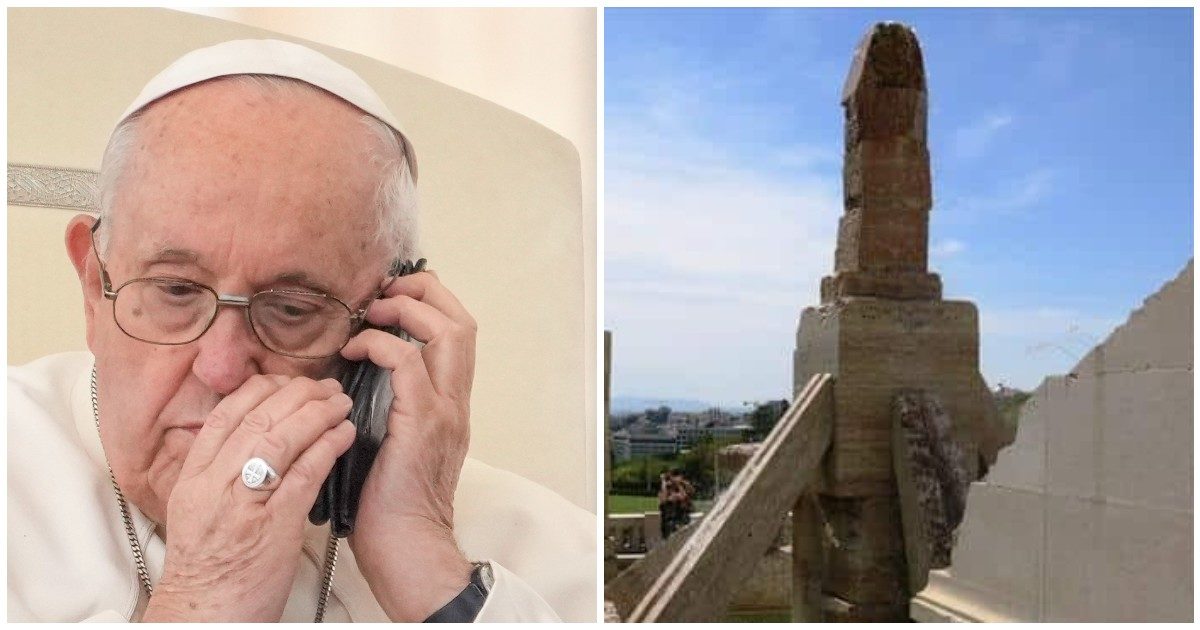 Arriva papa Francesco, l’obelisco fallico viene fatto sparire dalla piazza: “Potrebbe mettere in imbarazzo il Pontefice”