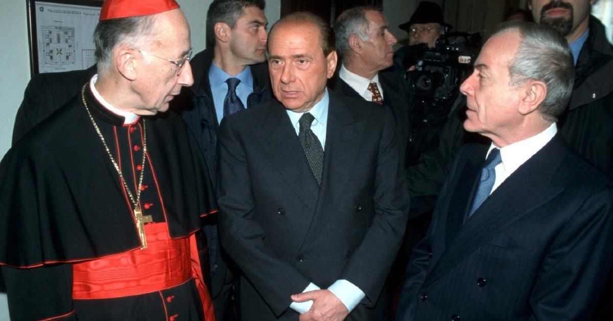 Berlusconi e il mondo cattolico | Dai patti (politici) d&#039;acciaio con Ruini alla photo opportunity con Ratzinger nei giorni degli scandali sessuali - Il Fatto Quotidiano