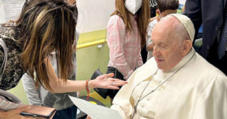 Copertina di Papa Francesco sarà dimesso domani dal Gemelli. Il Vaticano: “Padre Georg in Germania dal 1° luglio senza incarichi”
