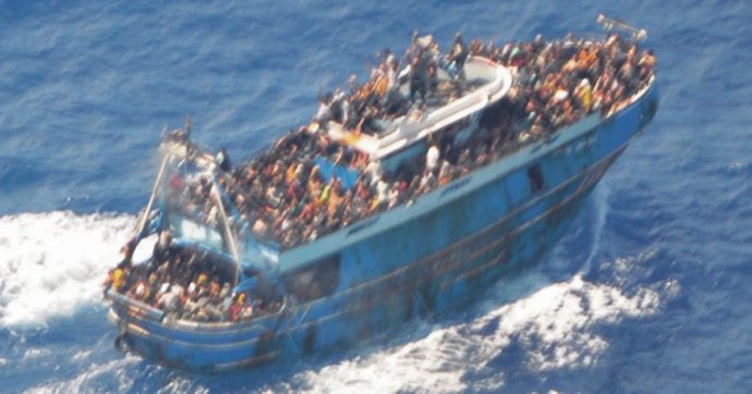 Oltre 600 morti: “100 bambini”. Soccorsi greci arrivati dopo 12 ore