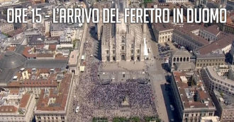 Copertina di ‘Per Berlusconi folla immensa, 15mila persone’. La stampa italiana non vede la piazza mezza vuota ai funerali (e la capienza era 10mila)