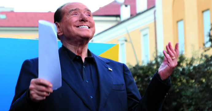 Berlusconi e il lutto nazionale: per il 42% degli italiani Silvio non è un Santo