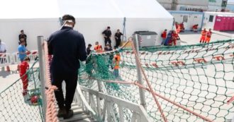 Copertina di Migranti, concluse le operazioni di sbarco della Geo Barents ad Ancona. Soccorse 38 persone da Marocco e Bangladesh