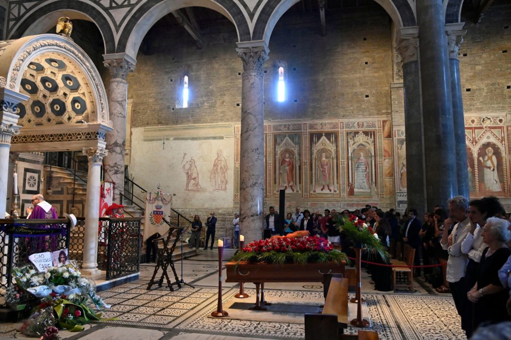 I funerali in forma privata di Francesco Nuti nella basilica di San Miniato al Monte, Firenze, 15 Giugno 2023.
ANSA/CLAUDIO GIOVANNINI