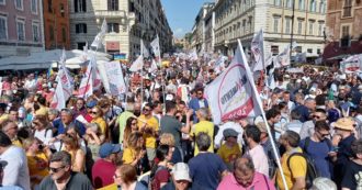 Copertina di “Basta vite precarie”, il corteo del M5s a Roma. Conte: “Il salario minimo è la strada giusta”. Schlein: “Vogliamo unire le nostre battaglie”