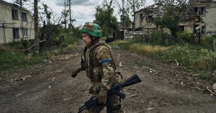 Usa inviano bombe a grappolo a Kiev. Biden: “Decisione difficile, ma l’Ucraina ne aveva bisogno”. Onu contraria