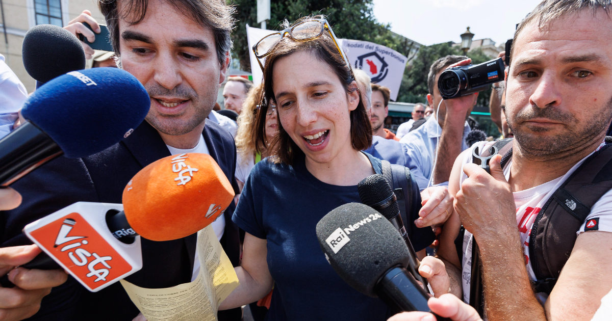 Schlein in piazza col M5s, attacchi dai “riformisti” Pd. E D’Amato lascia l’assemblea nazionale: “Non mi ritrovo in questa linea politica”