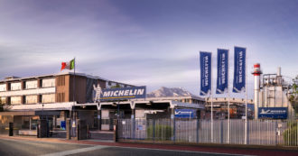 Copertina di Michelin, lo stabilimento di Cuneo compie 60 anni. Oggi è all’avanguardia nella tecnologia