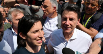 Copertina di Schlein in piazza col M5s? Altro che critiche: così si lavora al bene comune