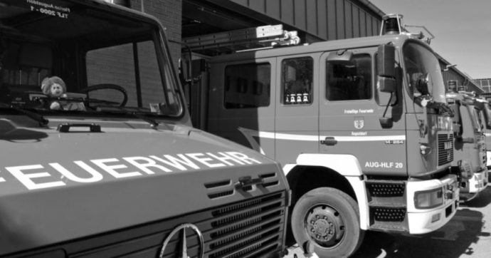 Due vigili del fuoco volontari rimasti uccisi mentre spegnevano un incendio in un negozio di motociclette vicino a Bonn